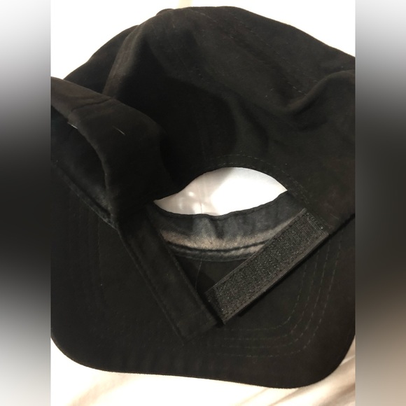 Faux suede black baseball cap with Velcro enclosure - Picture 2 of 4